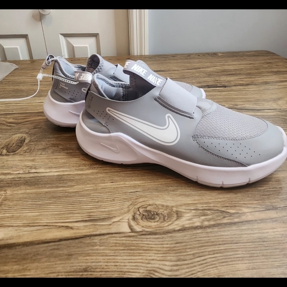 Nike Flex Runner 3 Grey/White FN1294-001. Size 6 Youth and Women's 7.5 or 8. - Picture 3 of 14